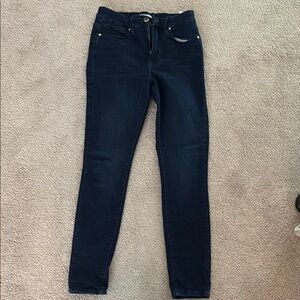 Good American, dark wash Skinny Jeans with Classic Fit. Size 27